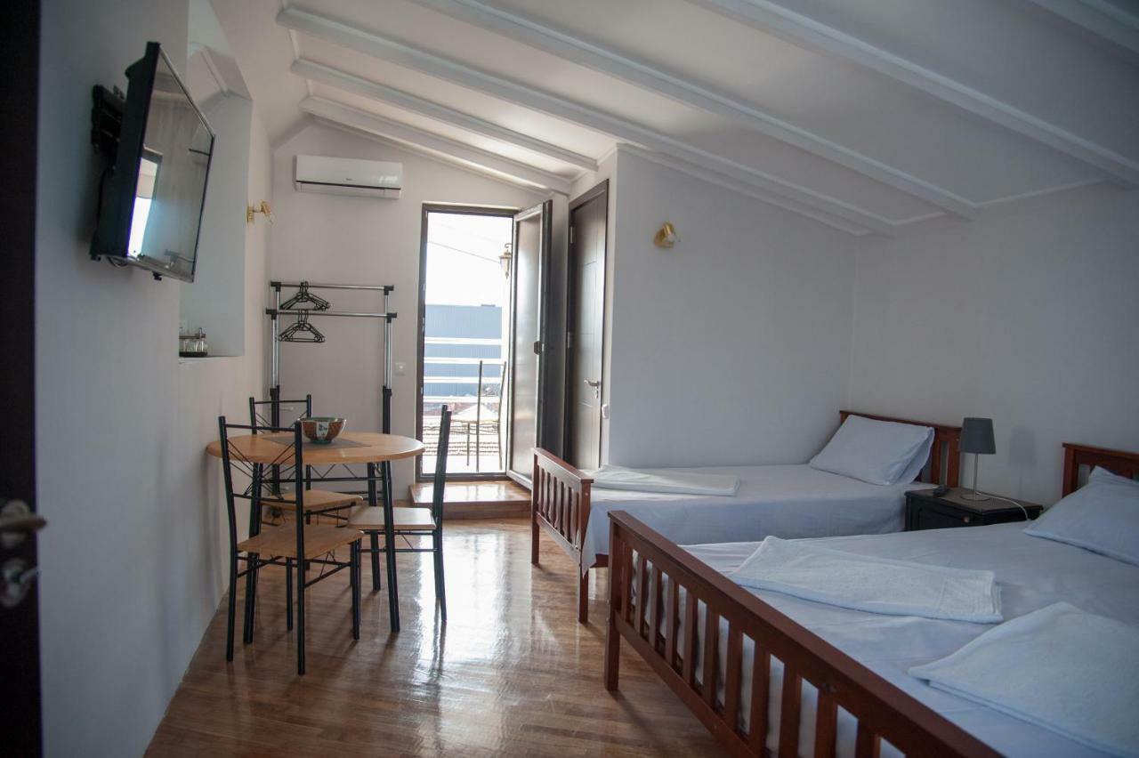 Cozy Guest House In Old 바투미 외부 사진